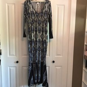 Fabulous print form fitting maxi dress